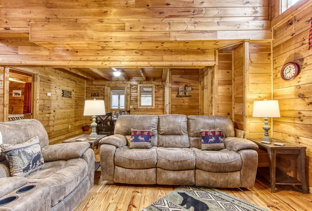 Bucky'S Bungalow, Hot Tub, 1089 Of Free Attraction Tickets For Each Paid Day, Dollywood And More! Gatlinburg Exterior photo