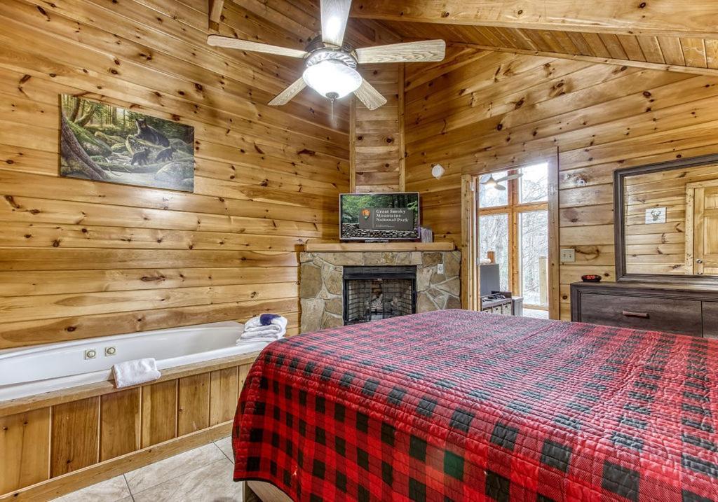 Bucky'S Bungalow, Hot Tub, 1089 Of Free Attraction Tickets For Each Paid Day, Dollywood And More! Gatlinburg Exterior photo