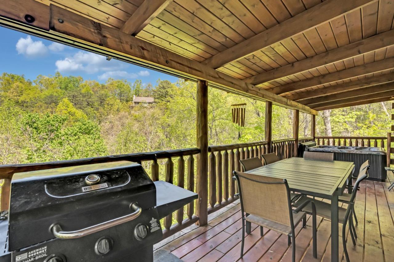 Bucky'S Bungalow, Hot Tub, 1089 Of Free Attraction Tickets For Each Paid Day, Dollywood And More! Gatlinburg Exterior photo