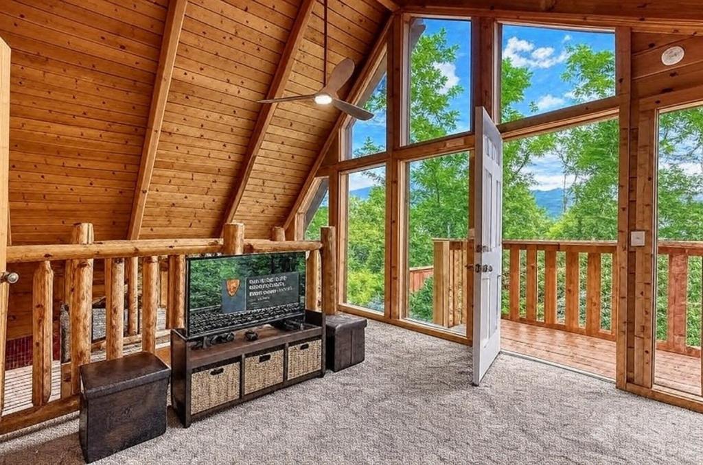 Bucky'S Bungalow, Hot Tub, 1089 Of Free Attraction Tickets For Each Paid Day, Dollywood And More! Gatlinburg Exterior photo